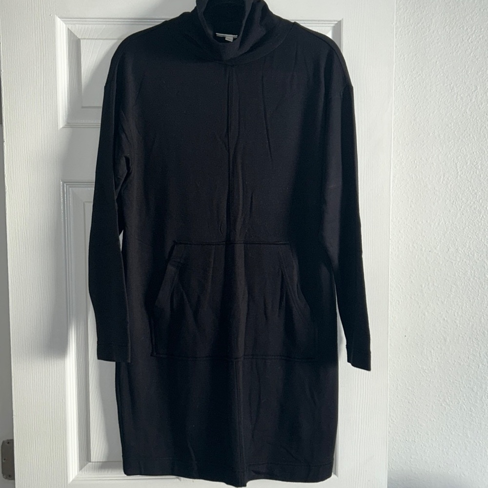 LIKE NEW PROLOGUE TURTLE NEVK SWEATER
